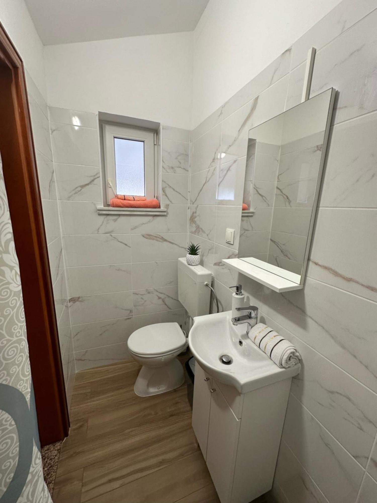 Apartmani Sandra Malinska Sveti Vid-Miholjice Exterior foto